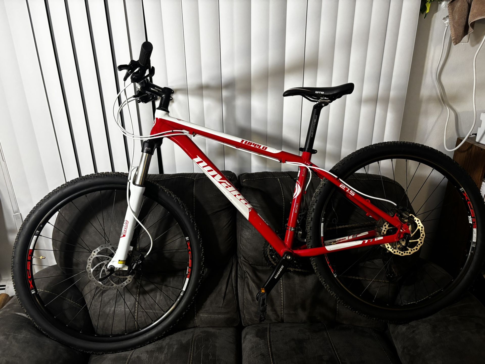 Red White Novara Tupelo 27.5”
