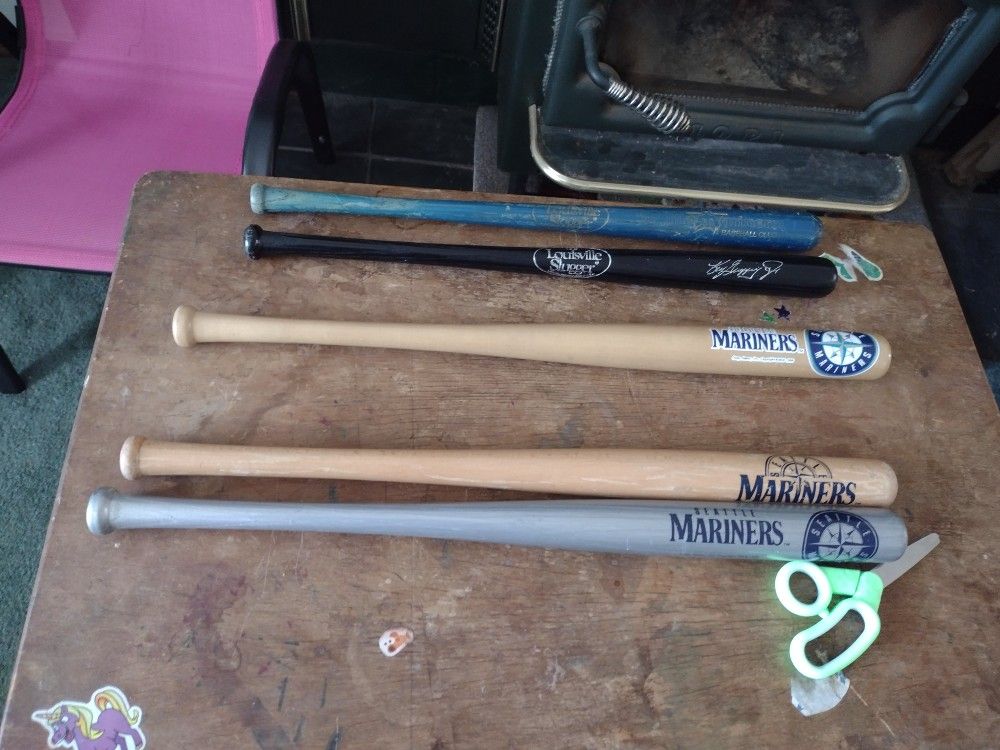 Vintage Mini Bats 3 Mariner Bats, 2 Louisville Bats 1996, 1998. Mariner Shot Glass, M's Pin, Sele Pin. Cash Porch Pickup Redmond