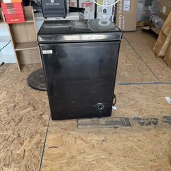 Chest Freezer 3.5 Cu.Ft Black Small Deep Freezer with Adjustable Temperature