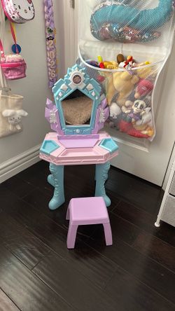 Toddler vanity