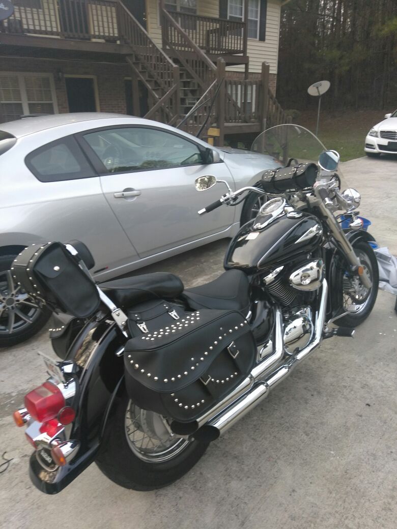 2004 Suzuki intruder 21000 miles Vance& Hines pipes new bags new bracket loud and runs great new tires