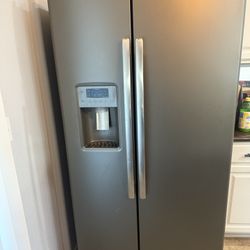 Refrigerator 25 Cu Ft