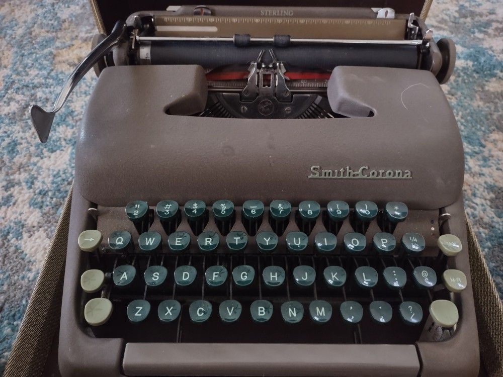 Very Old Smith Corona Typewriter W/Case
