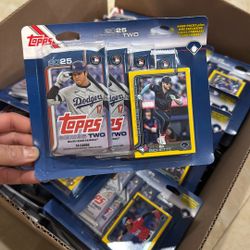 Lot of 38 - 2025 Topps Series Two 2 Tinsel Yellow Blister Pack  4 Packs + 1 exclusive 