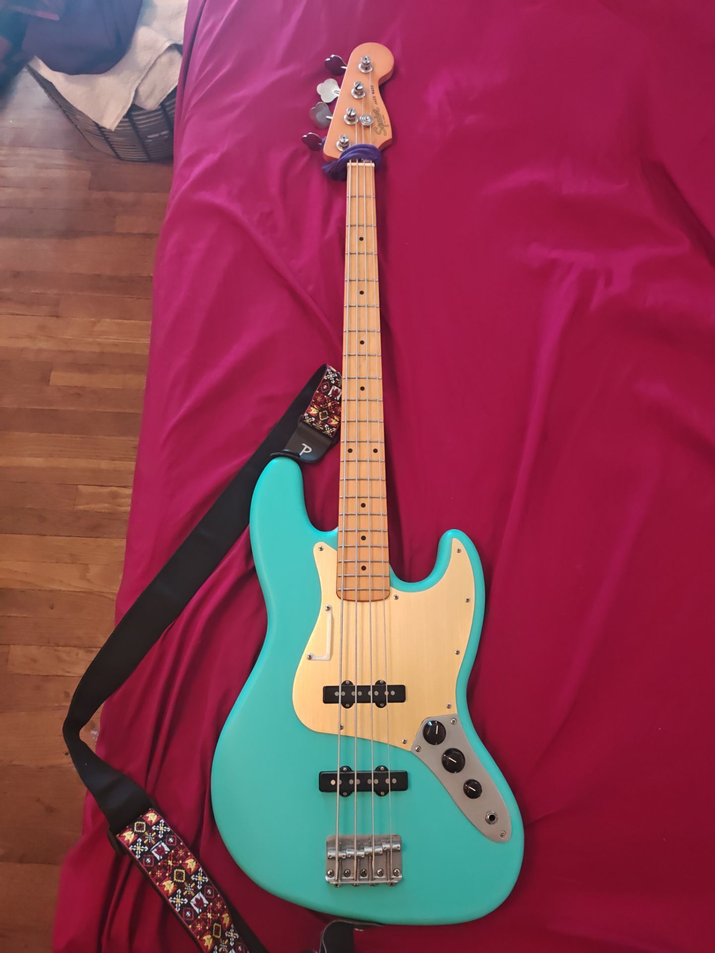 Squier 40th Anniversary Jazz Bass - Vintage Edition Satin Seafoam Green