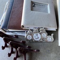 Two photo album gift set and a small metal cat-themed picture frame. Just $18 and 4 wood frame stands.  If you interested with RED WINE PIC.(+$4 more)