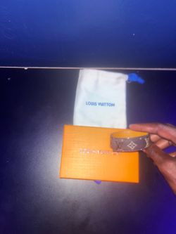 Lv braclet