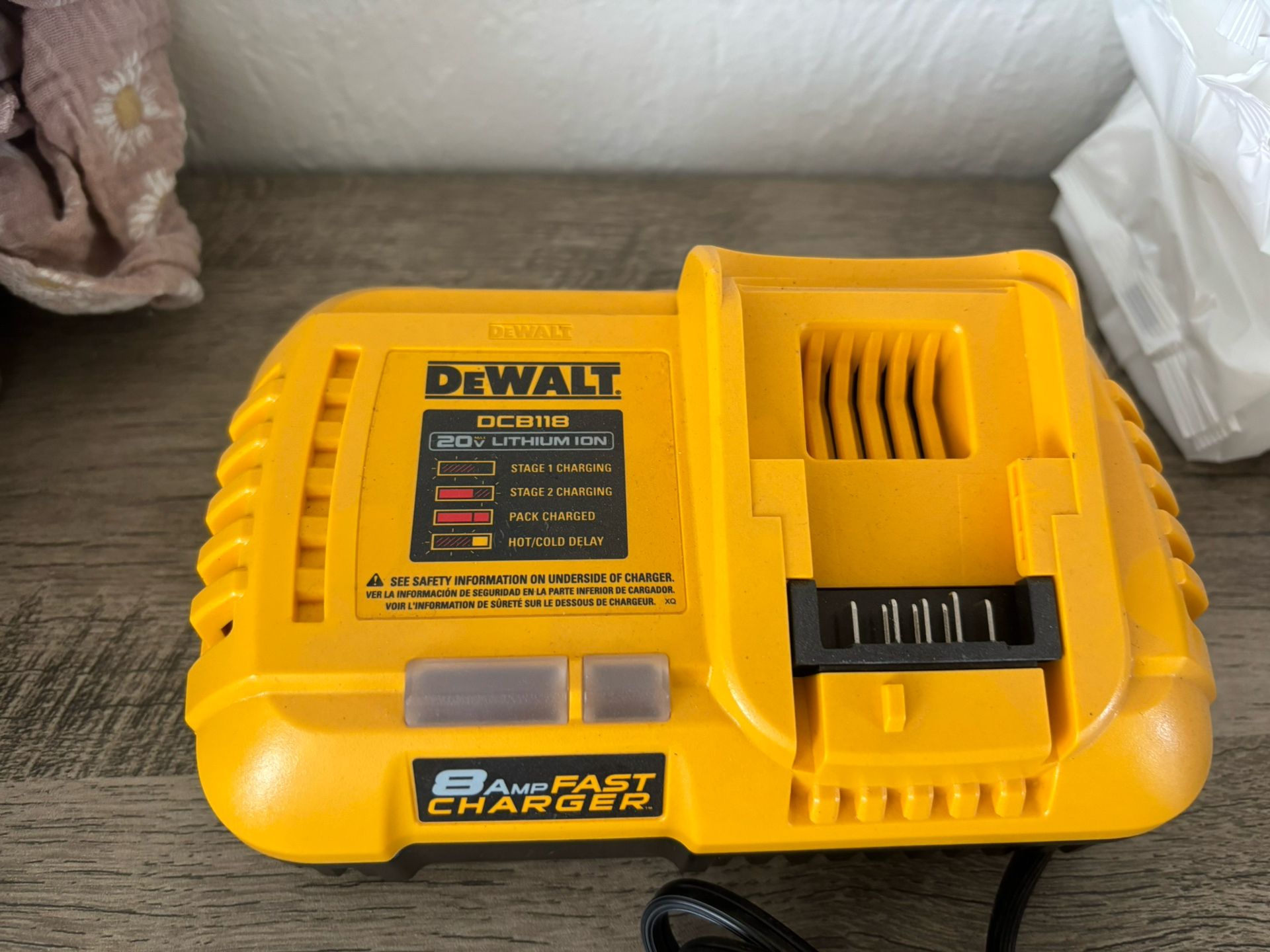Dewalt Fast Charger 8amp