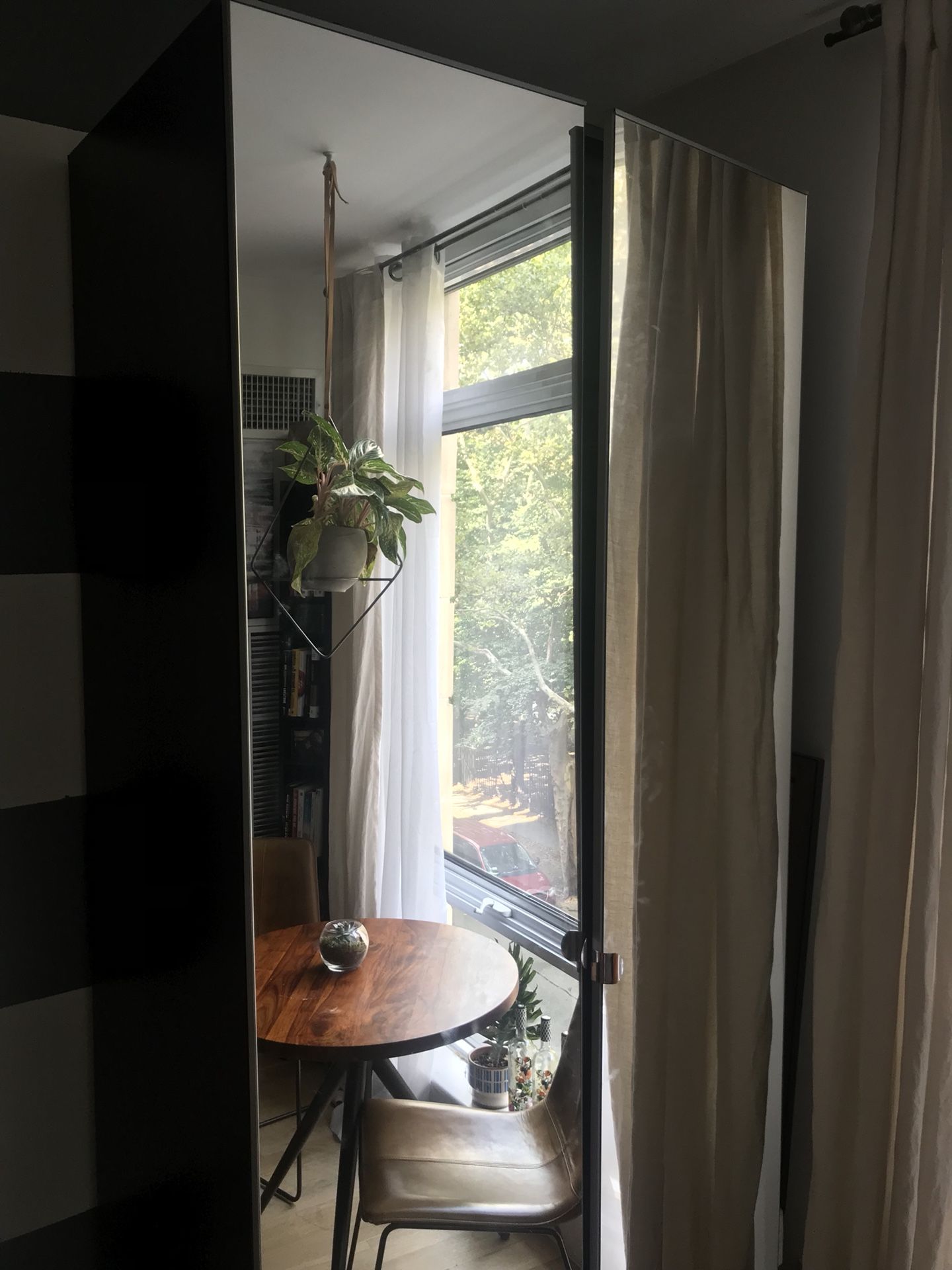 MUST GO! Mirrored Storage Unit
