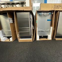 Under The Counter Ice Makers In Stock 