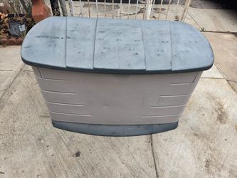 Rubbermaid horizontal outdoor resin storage box or small storage shed