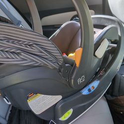 Infant car seat in excellent cond for $12