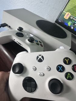 Xbox Series S 512gb (Two Controllers)