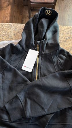 Lululemon Cropped Scuba Half Zipped