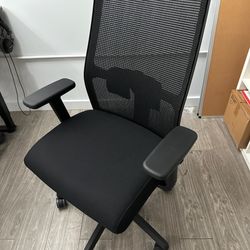 Office chair-HON Ignition 2.0 Mid-Back Ergonomic - Like New