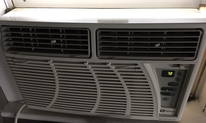 Maytag 8000 BTU air conditioner w built in 3 minute cool delete