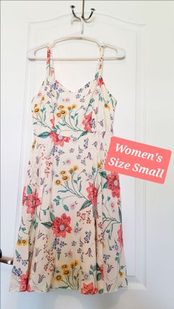 Pretty flower dress with adjustable straps - size small