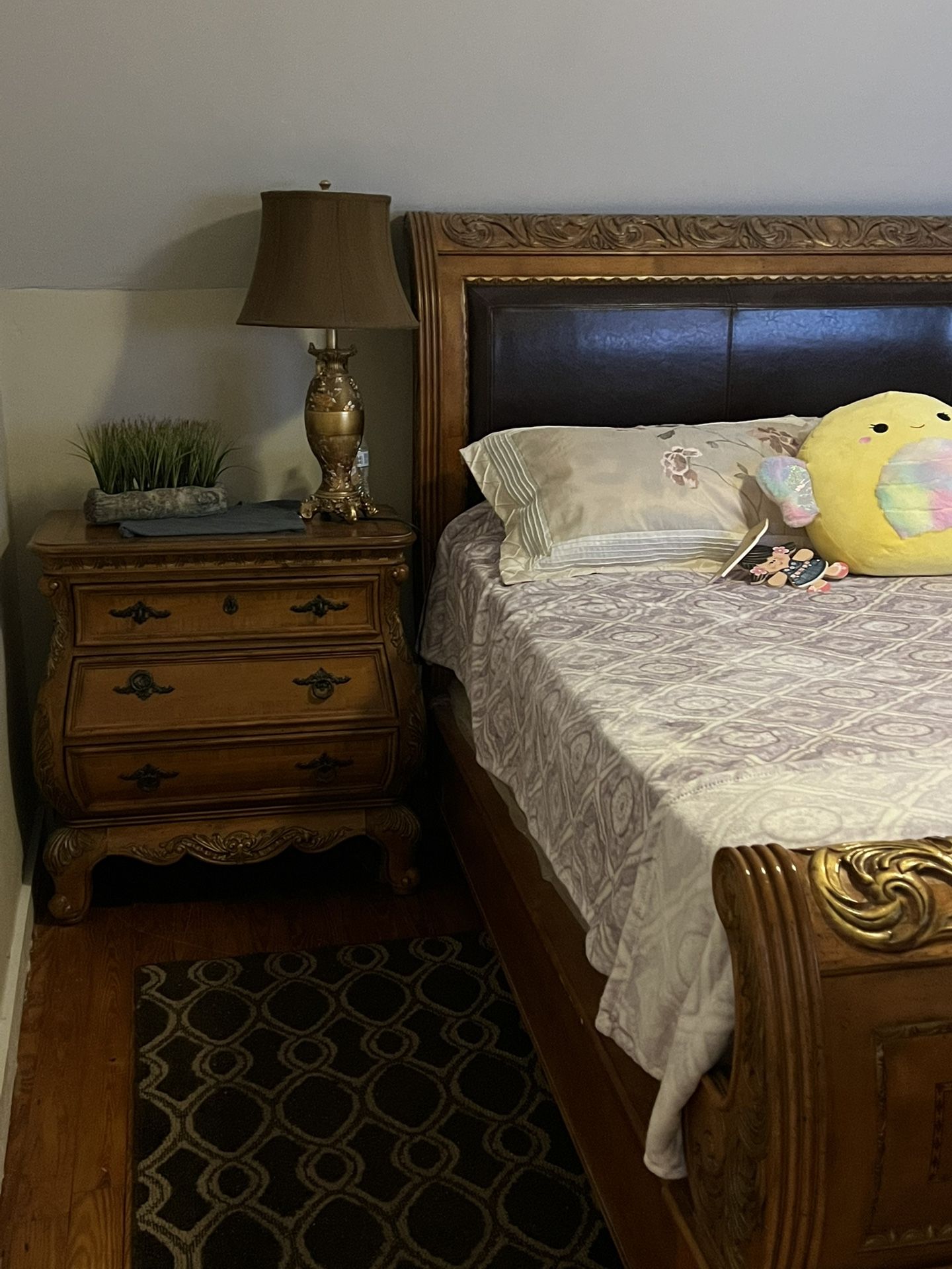 King Size Bed with Unique Wood Frame – Only $150!