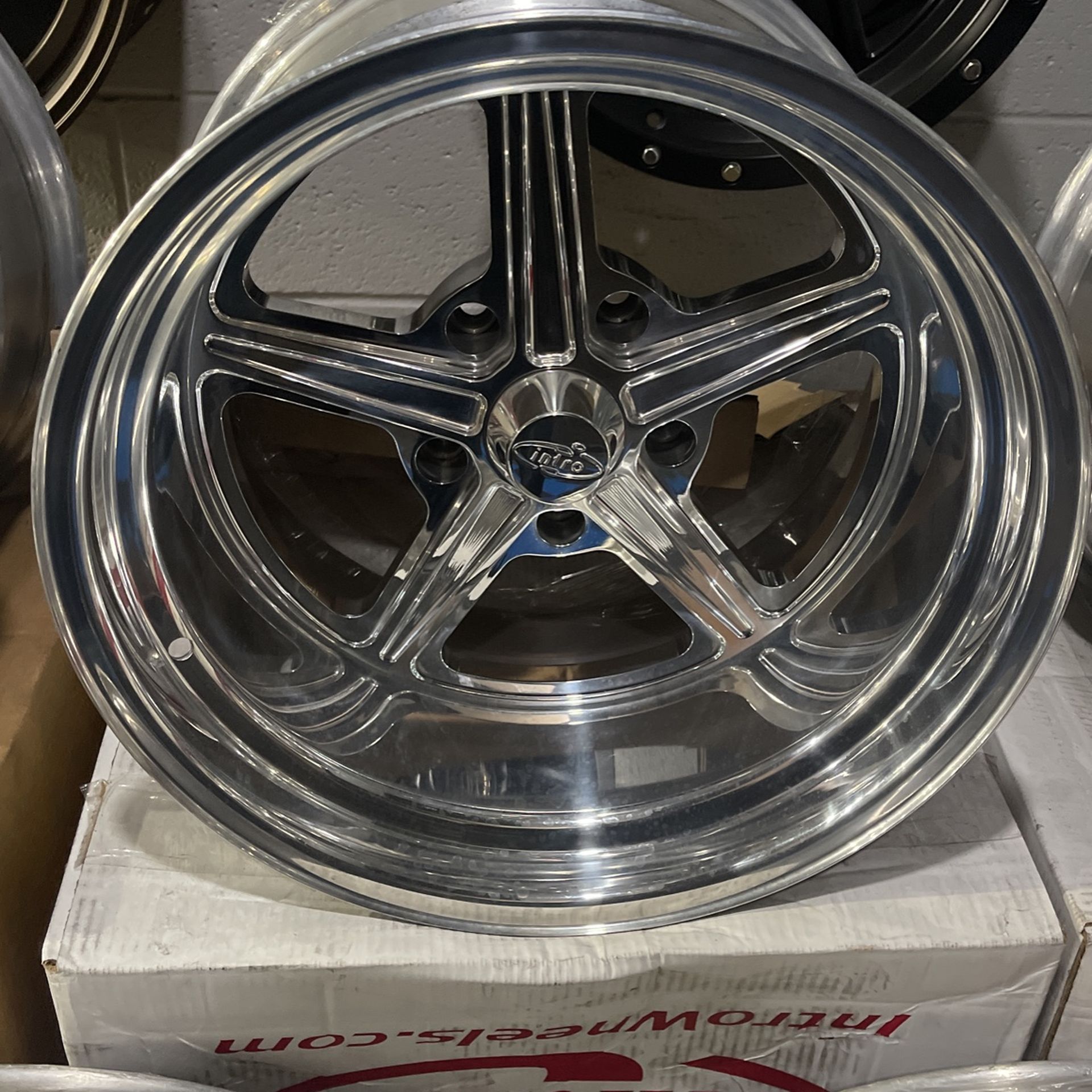 Intro Hauler Wheels 17x11 For Ford 5x5.5 Bolt Pattern