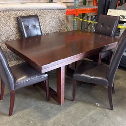 Dining Room Table W/ Leaf & 4 Chairs
