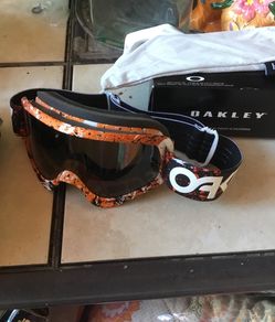 OAKLEY