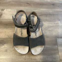 Birkenstocks 39