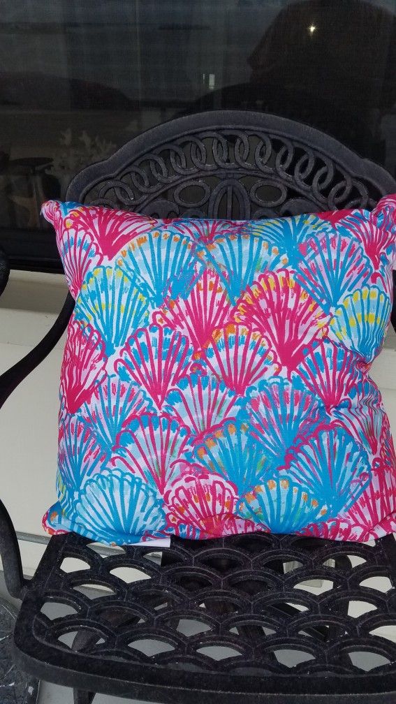2 NEW Indoor/outdoor Shell Pillows