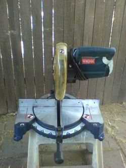 Table cutting saw
