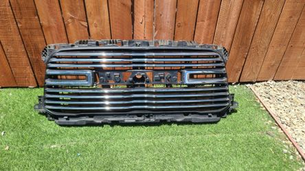 2019 - 2024 DODGE RAM GRILL GRILLE RAM2500 RAM3500 RAM4500 RAM5500 LARAMIE BIG HORN GENUINE USED .