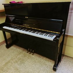 2004 Beautiful sound Yamaha upright “T116” Piano
