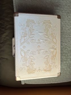 Tan Flower Design Vinyl Player