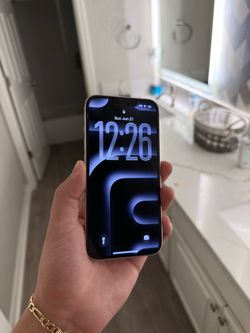 iPhone 13 (Carrier Locked)