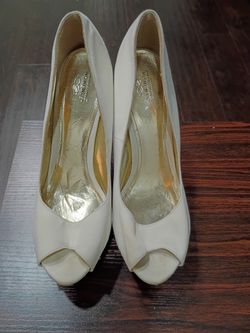 Women heels cream