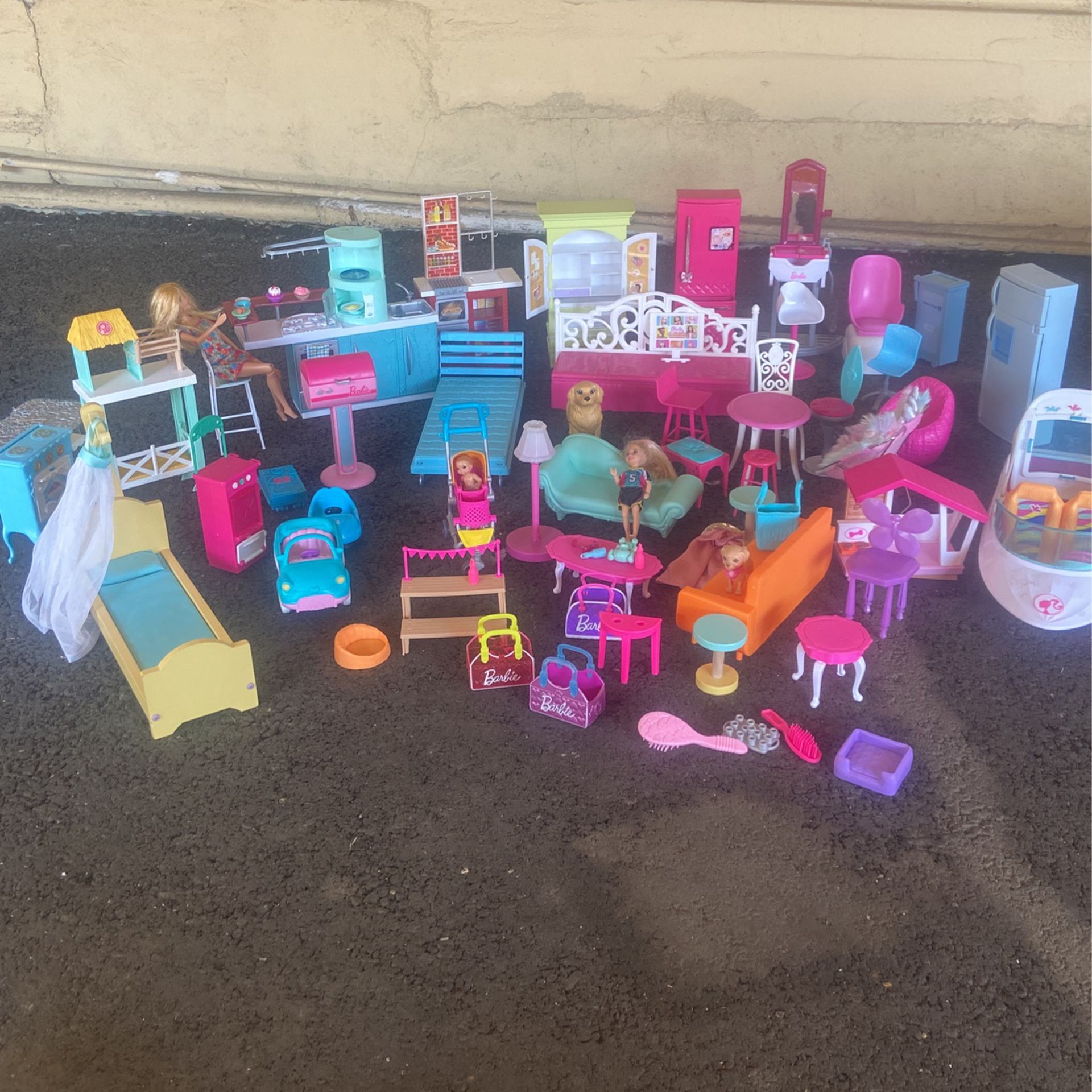 accessories for barbie dolls a big lot for Sale in Pasadena, CA - OfferUp