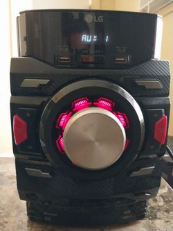 LG  cm4590 700 watts xboom
