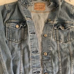 90’s Vintage LEVIS jacket women’s XL distressed excellent condition