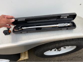 PITTSBURGH 1/2 in. Drive, 10 to 150 ft-lb Click Torque Wrench