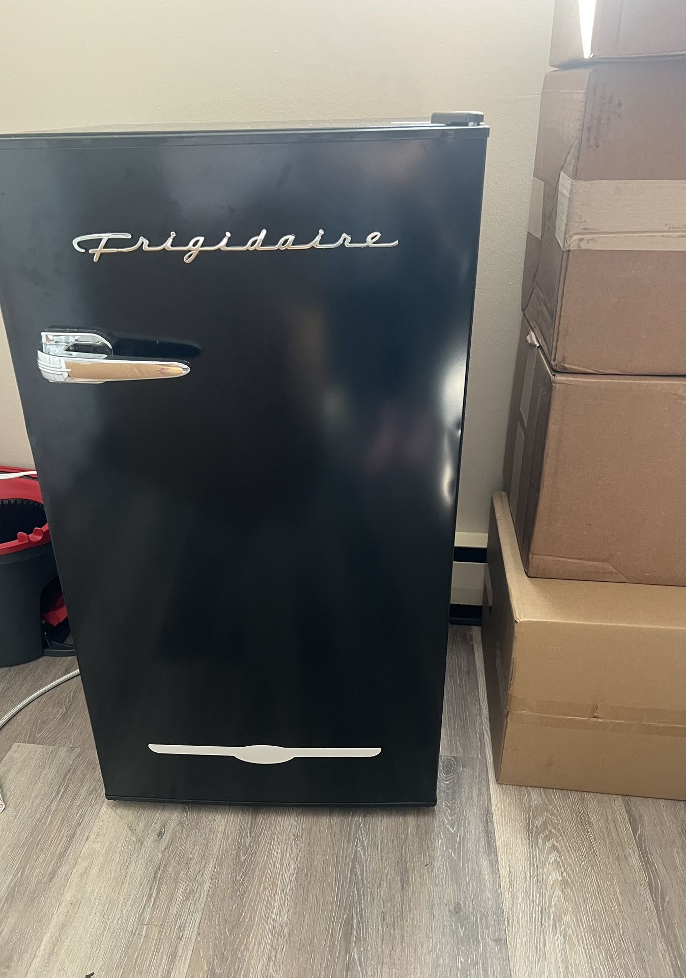 Mini Fridge Fridgeair Works Perfectly Fine