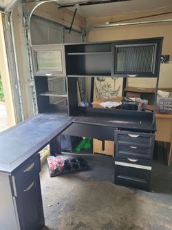 Corner desk