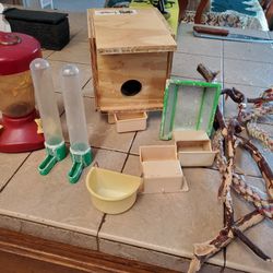 Bird Cage Accessories/ Need Some Basic Cleaning 