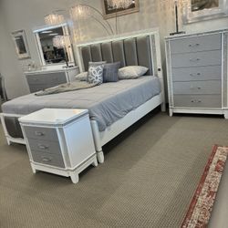 $39 Down🎈Queen Size 5pc Bedroom Set 🎈hablo Español