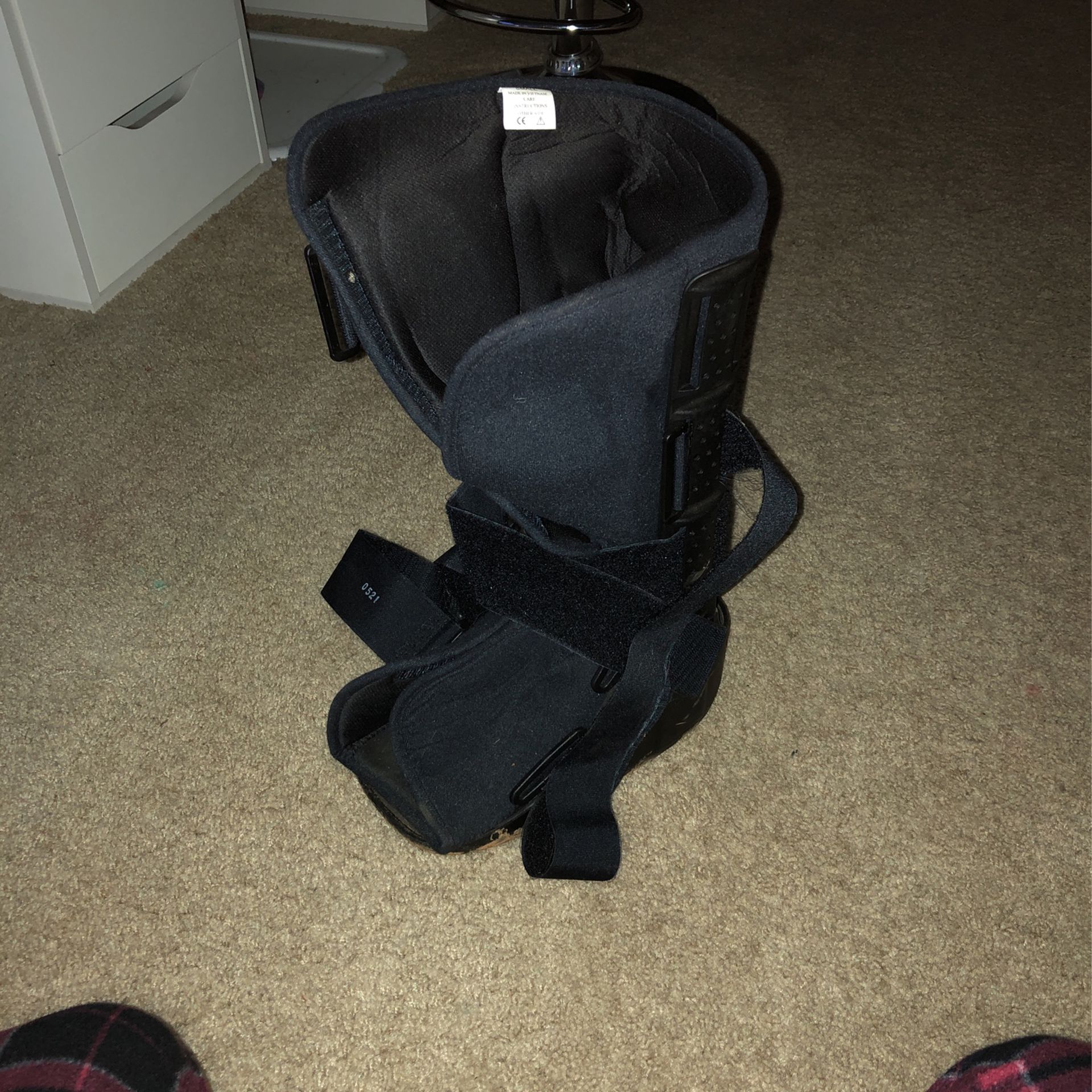 Small Boot For Sprane Or Broke Foot/ankle And Knee Brace  