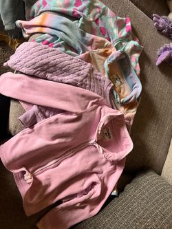 Girls sweatshirts and pull overs