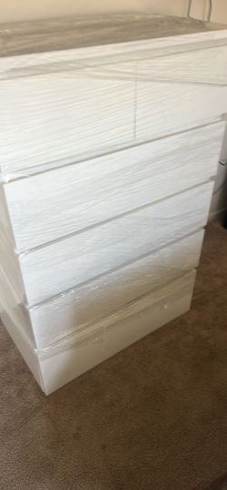 White ikea dresser with 6 drawers in great condition offer delivery for and extra fee
