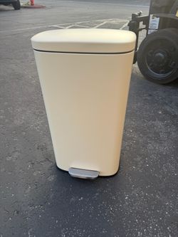 30L Cream Color Trash Can