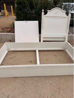 Twin bed frame with trundle