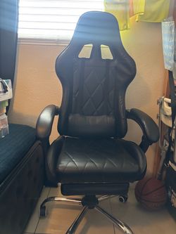 Black Racing Style Gaming Chair with Footrest