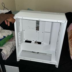 Gaming PC Case (NZXT H7 Flow)