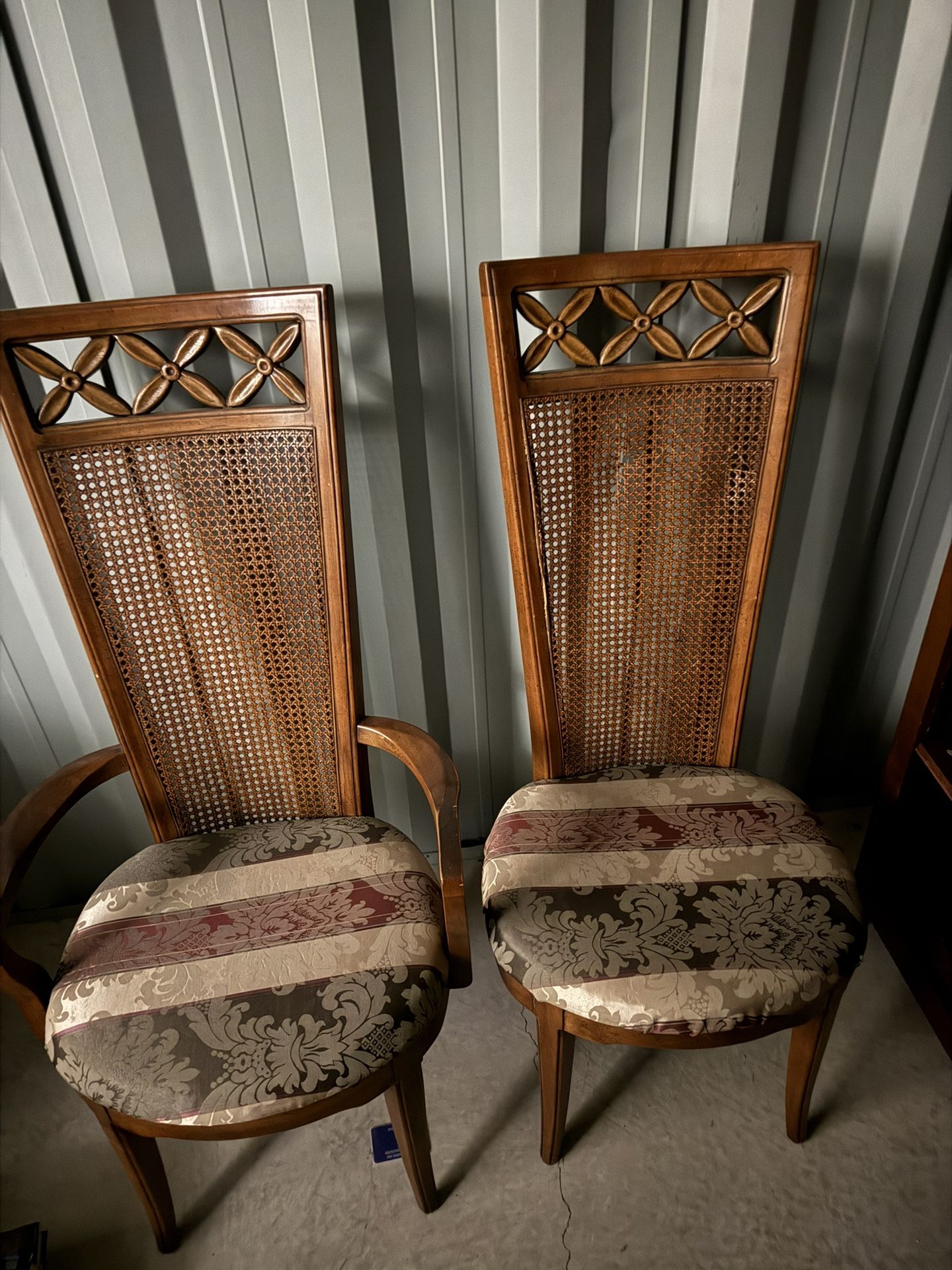 6 Dining Room Chairs