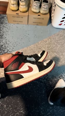 Jordan 1 Mid